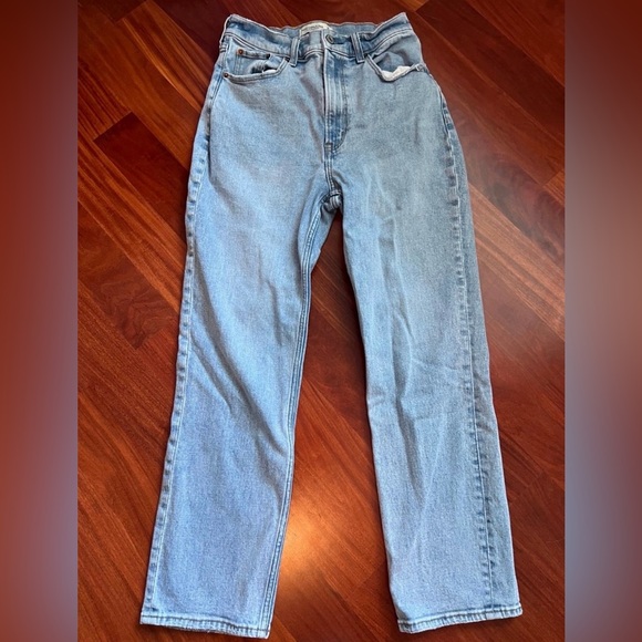 Abercrombie Ankle Straight Ultra High Rise Curve Love 
Size 26 - Picture 3 of 5